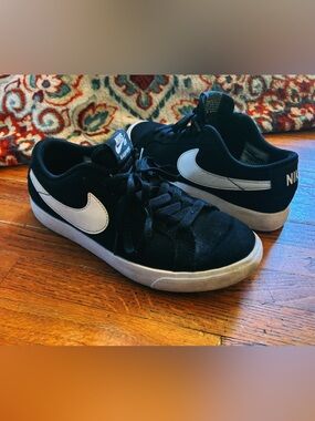 Nike SB Black & White Low-Top Sneakers